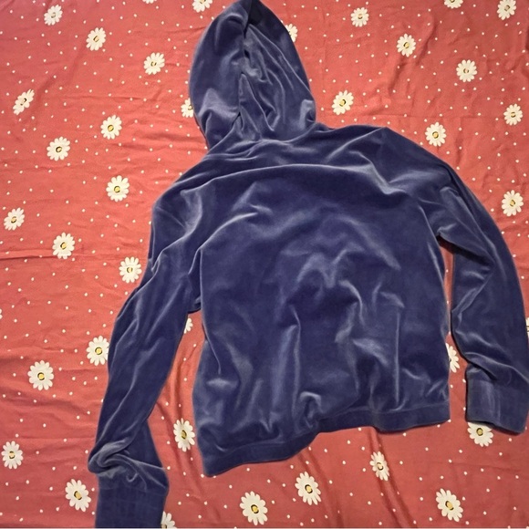 Large FILA purple hoodie. This sweatshirt has 2 pockets and and zipper - Picture 3 of 4